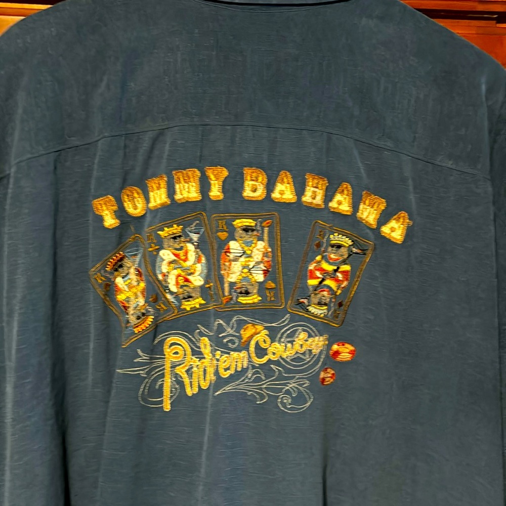Tommy Bahama men’s size 5XB blue button down shirt w/embroidered design.